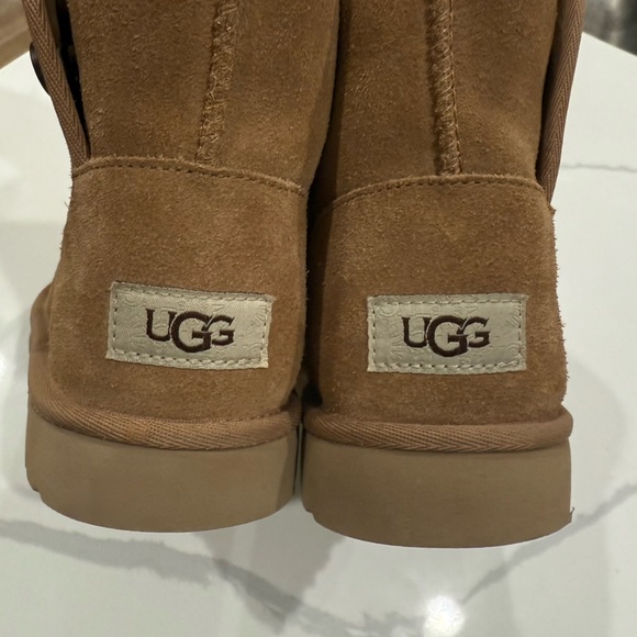 Like New! UGG Jona Classic Chesnut Short Boots-Sz 4 - Picture 11 of 12